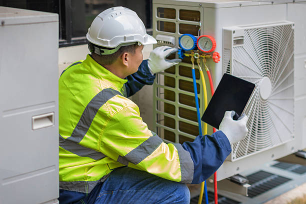 Professional Hvac technician working in Radnor, OH